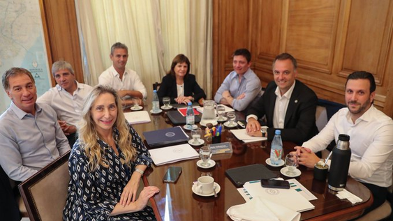 Reunidos en Casa Rosada desde temprano. La “Ley Penal Juvenil” también formará parte del temario de las sesiones extraordinarias, la confirmación de Adorni en redes sociales.