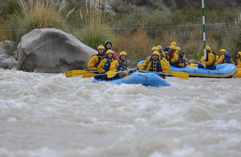 El rafting sobre el Río Tunuyán es una de las actividades predilectas por parte de los turistas más aventureros. / Foto: Claudio Gutierrez / Los Andes