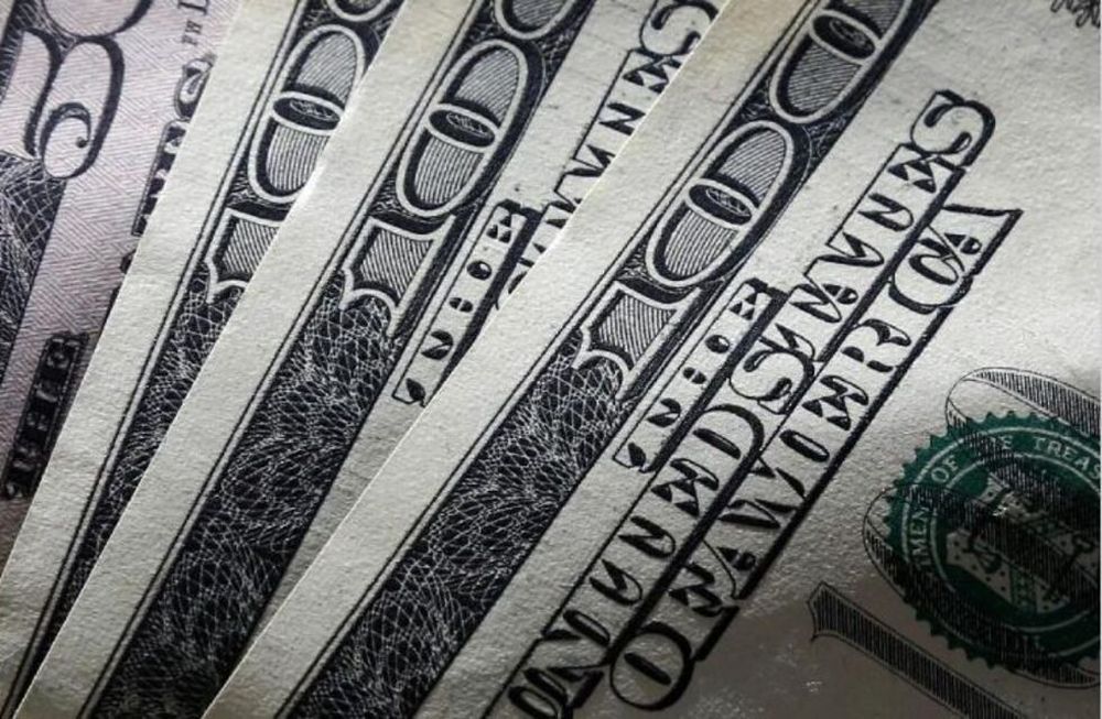 Con mayor oferta del campo, en un mes el dólar retrocedió 3,2%
