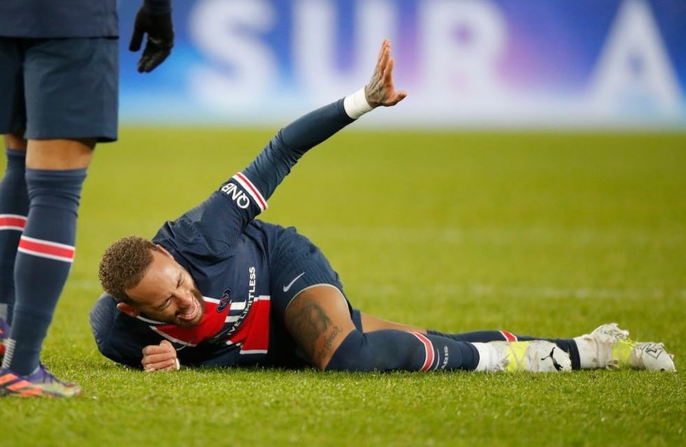 El brasileño se lesionó ante el Olympique Lyon y volverá en el 2021.