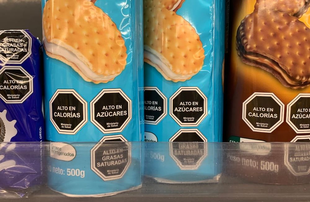 Con la aprobación de la ley, los contenidos que pueden resultar nocivos para la salud estarán resaltados mediante una octógono negro en los envases de los productos. (Foto: gentileza Lisandro Paolini desde Chile)