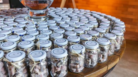 Recicla las tapas de frascos y conviértelas en una idea espectacular para tu hogar