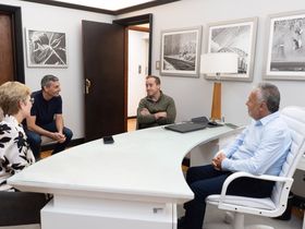 Reunión entre el titular de Arc Energy, Jason Arcenoux, con el gobernador Alfredo Cornejo, la ministra de Energía, Jimena Latorre, y el presidente de Emesa, Pablo Magistocchi.