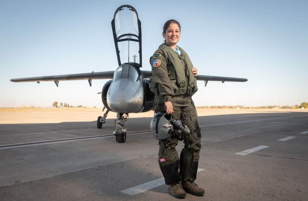 Capitana Marvel hizo temblar a Mendoza: así fue el vuelo de la primera aviadora de combate