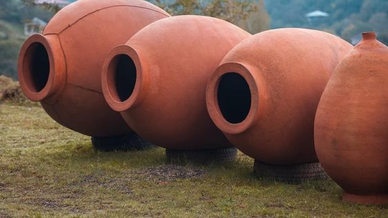 Huevos de cemento: una técnica con historia y peso en el presente