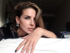 La conductora mendocina Amalia Díaz Guiñazú pisa fuerte en los medios porteños.