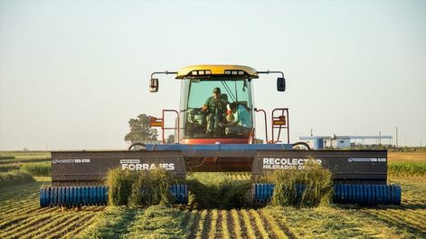 Maquinaria y eficiencia hídrica, principales destinos de los créditos agrícolas del Fondo para la Transformación