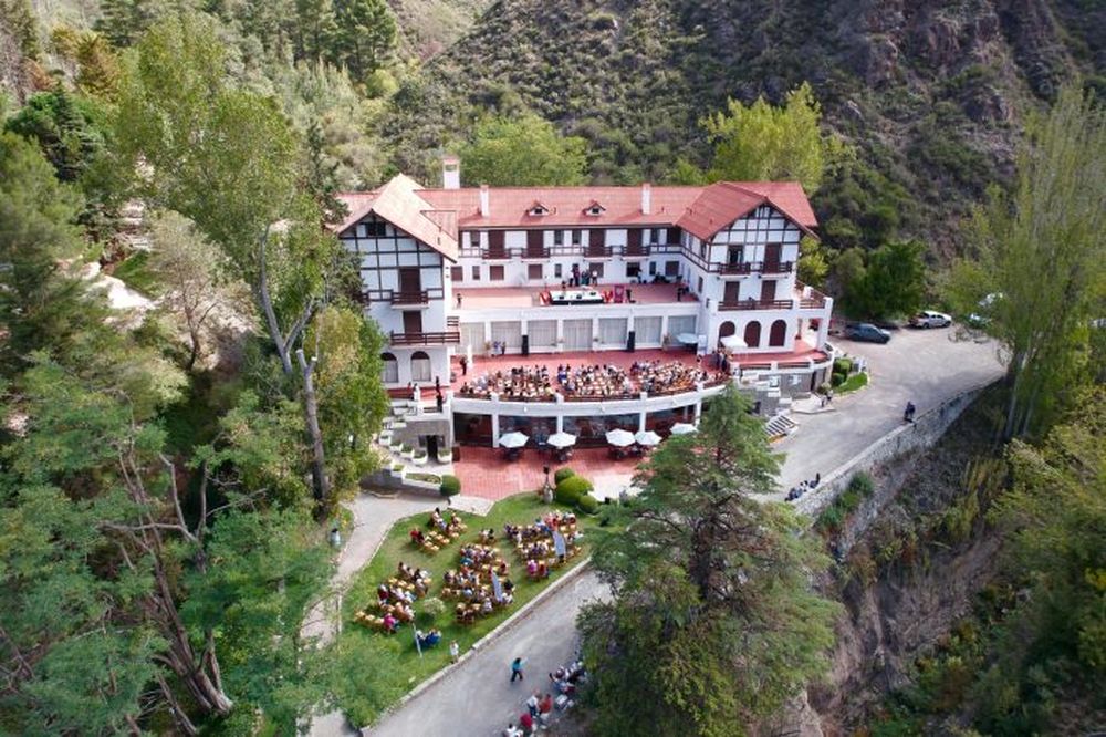 El Gran Hotel Villavicencio, un ícono de Mendoza ubicado en la Reserva Natural Villavicencio.