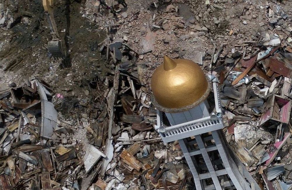 Imágenes impactantes: un agujero en la tierra se devoró más de 1000 casas en Indonesia