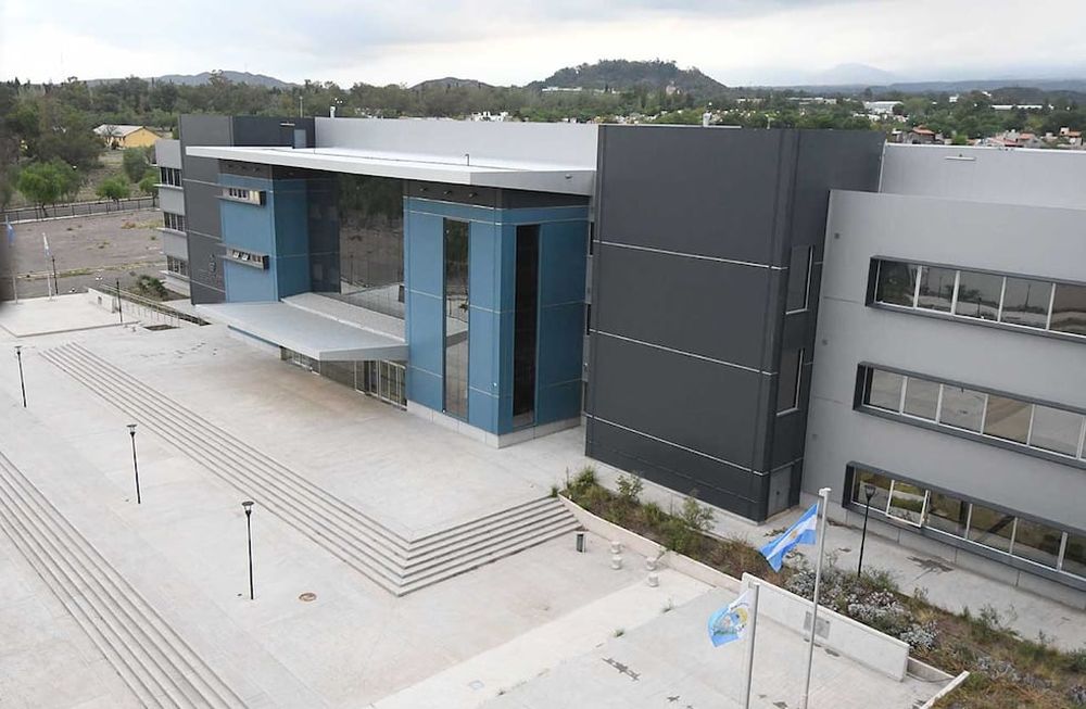 Insólito: los abogados del Caso Próvolo juntan plata para pagar el dispenser de agua durante las audiencias. Foto:José Gutierrez / Los Andes.