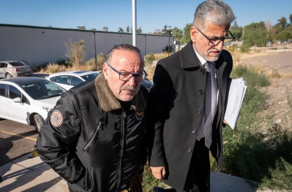 Cacho Garay y su abogado, Daniel Romero. Diario Los Andes