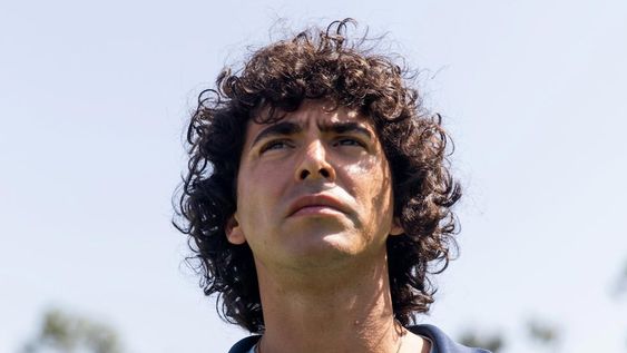 La nueva serie de Amazon recorre las vivencias de Maradona desde sus comienzos en Cebollitas hasta su gloria en Europa y su hazaña en el mundial del 86.