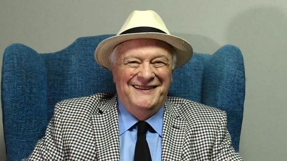 Internaron a Héctor Larrea, el histórico conductor de radio