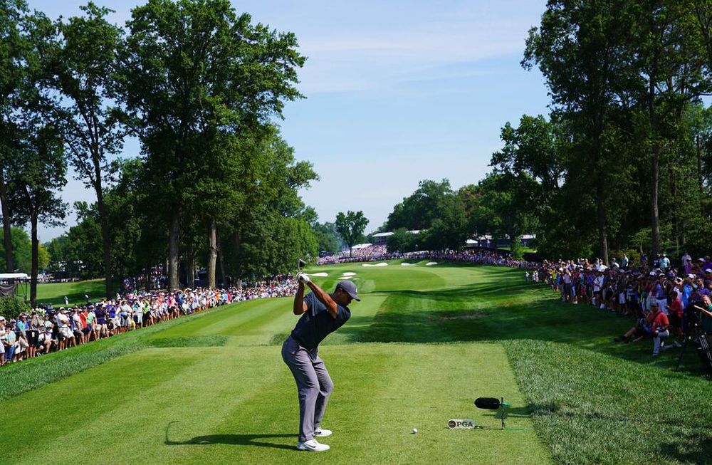 Tiger Woods rescató el par de cancha tras un pésimo arranque en el Championshit