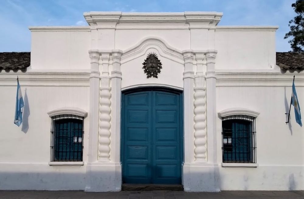 La casa de Tucumán es el Monumento Histórico más importante de la Nación. Su portal barroco con columnas salomónicas es un ícono de la argentinidad y una de las imágenes más representativas de nuestra arquitectura colonial.