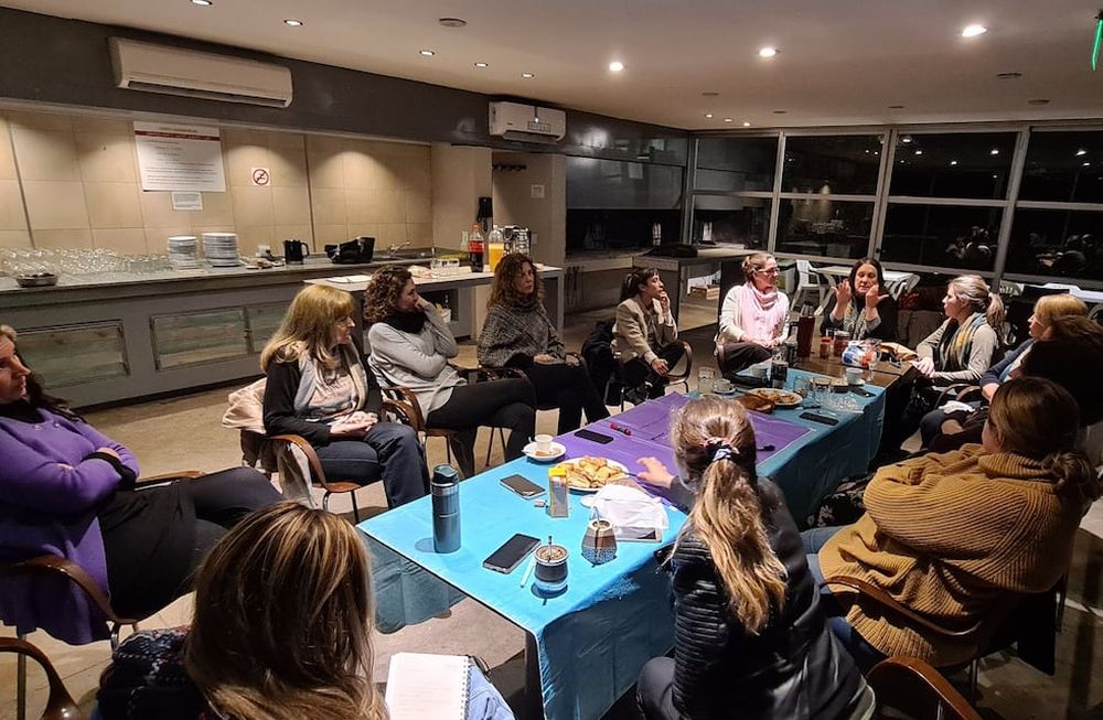 Las profesionales reflexionaron y apuntaron a la formación de cuadrillas en la Ley Micaela contra la violencia de género. Foto: gentileza