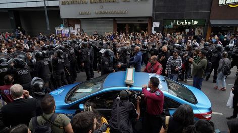 Los Andes | Incidentes en la puerta del Incaa - Foto Clarín