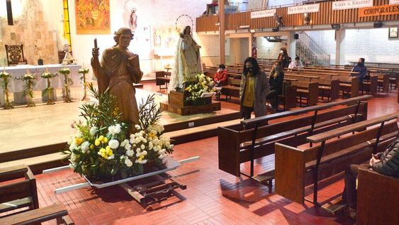 La Iglesia adoptará el protocolo sanitario vigente, por lo que en el templo sólo habrá un puñado de feligreses. Foto: Nicolás Ríos / Los Andes