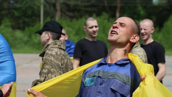 Rusia y Ucrania realizaron el primer intercambio de prisioneros de guerra menores de 25 años. &nbsp;