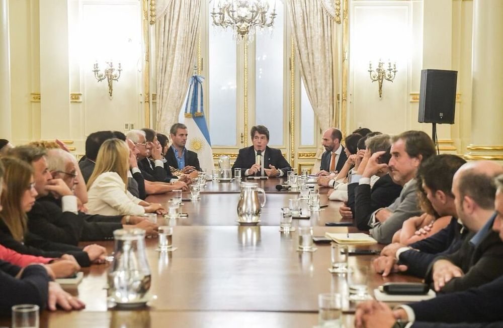 El Jefe de Gabinete, Nicolás Posse, recibió hoy en la Casa Rosada a diputados y senadores de La Libertad Avanza (LLA), previo a la apertura de sesiones ordinarias en el Congreso de la Nación. Foto: NA
