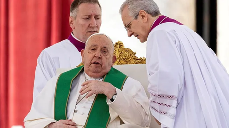 el papa francisco paso su segunda noche internado: todavia necesito tratamiento