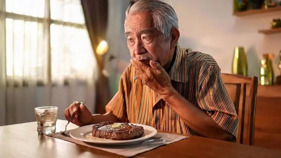 Más que elegir entre carne o verduras, la longevidad depende de una dieta adaptada a la edad.
