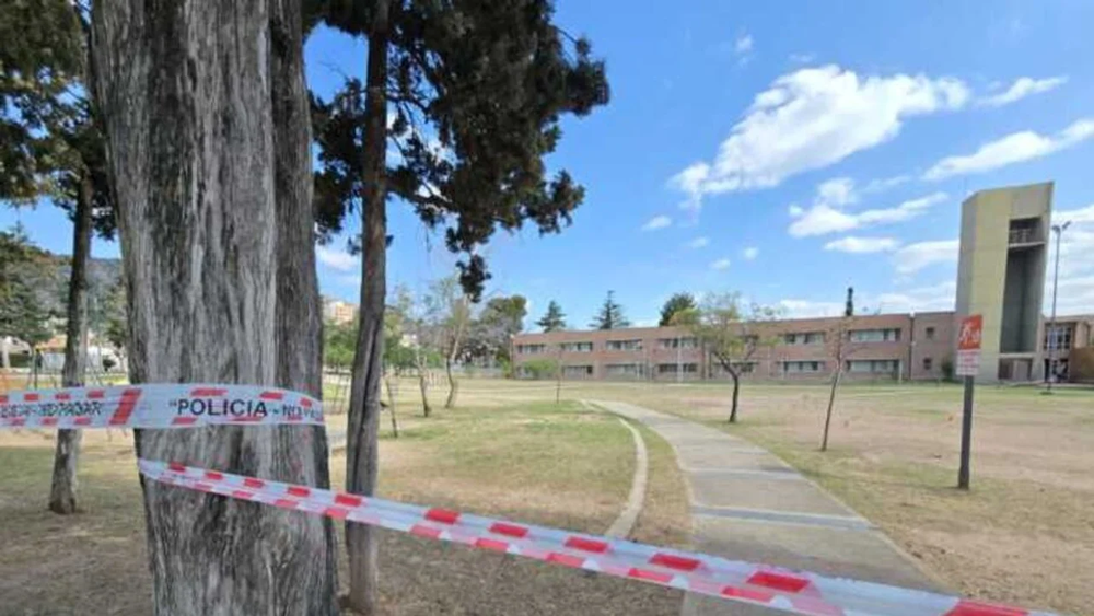 Un alumno de 13 años se descompensó y murió durante una clase de Educación Física.