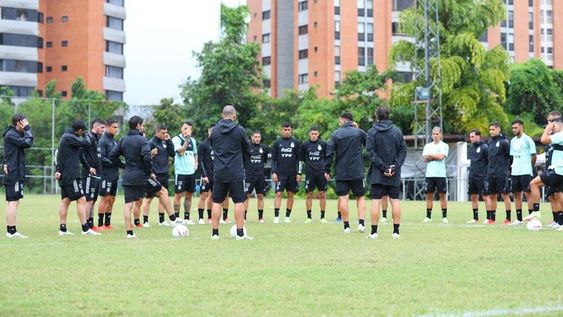 El plantel nacional, a cargo de Lionel Scaloni, se prepara en Caracas para enfrentar el jueves al local Venezuela. (@Argentina) El plantel nacional, a cargo de Lionel Scaloni, se prepara en Caracas para enfrentar el jueves al local Venezuela. (@Argentina)