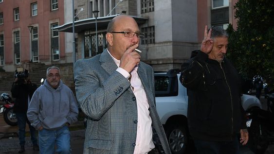 Luis Lobos ex intendente de Guaymallen y su esposa Claudia Sgro salían de la sala N°4 de Tribunales después de escuchar la sentencia en la que están acusados por fraude a la administración publica. Hoy la Suprema Corte confirmó la sentencia.