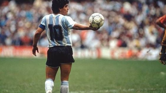 El video muestra los lugares donde jugo y dirigió Maradona.