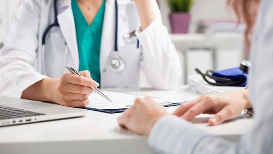 El Gobierno habilita que prepagas y obras sociales limiten coberturas: en planes cerrados, sólo médicos de cartilla pueden prescribir remedios y tratamientos. (Foto ilustrativa)