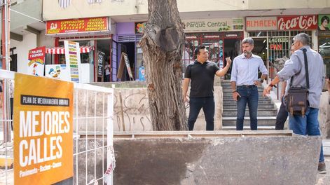 Avanzan las obras de reconstrucción de veredas en calle Pellegrini