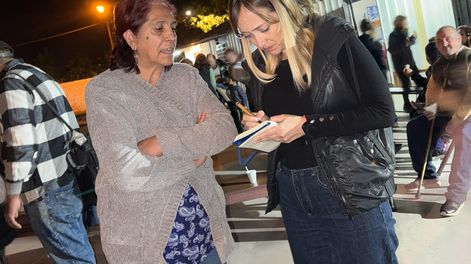 La senadora nacional Anabel Fernández Sagasti bajó al territorio y visitó a vecinos de Las Heras. 