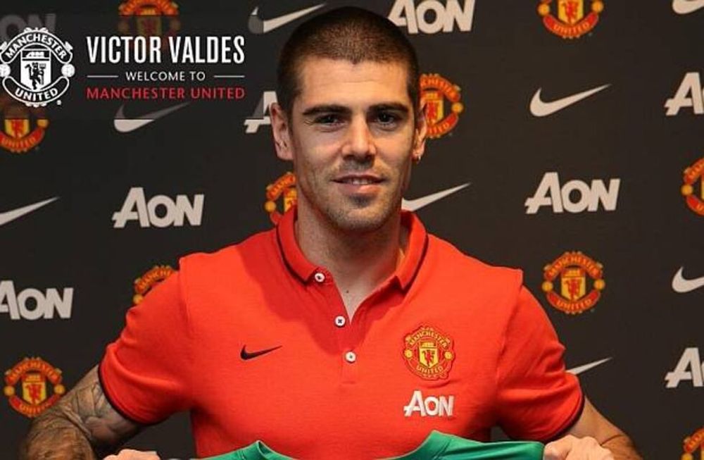 Víctor Valdés es el nuevo arquero del Manchester United