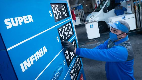 YPF volverá a subir el precio de la nafta este sábado Foto: Ignacio Blanco / Los Andes