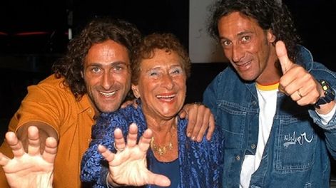 Herminia junto a sus hijos Culini y Eugenio en MDQ para todo el mundo (Archivo)