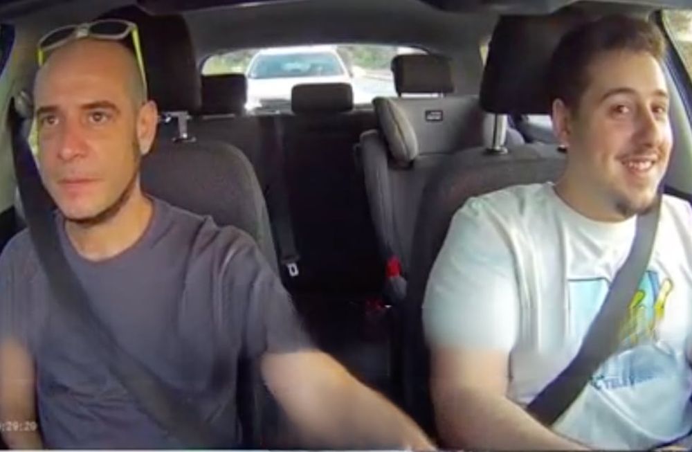 El truco viral de un profesor de manejo para evitar que se te “pegue” otro auto. Foto: Captura de video