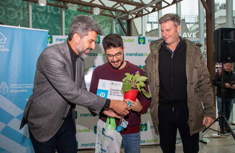 Se realizó una nueva entrega de viviendas y créditos de las líneas Procrear II y Casa Propia en la Ciudad