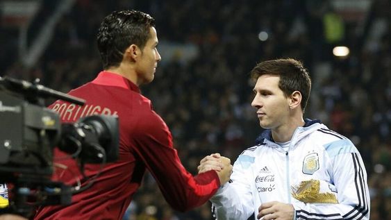 Mirá el particular saludo entre Messi y Cristiano en los vestuarios