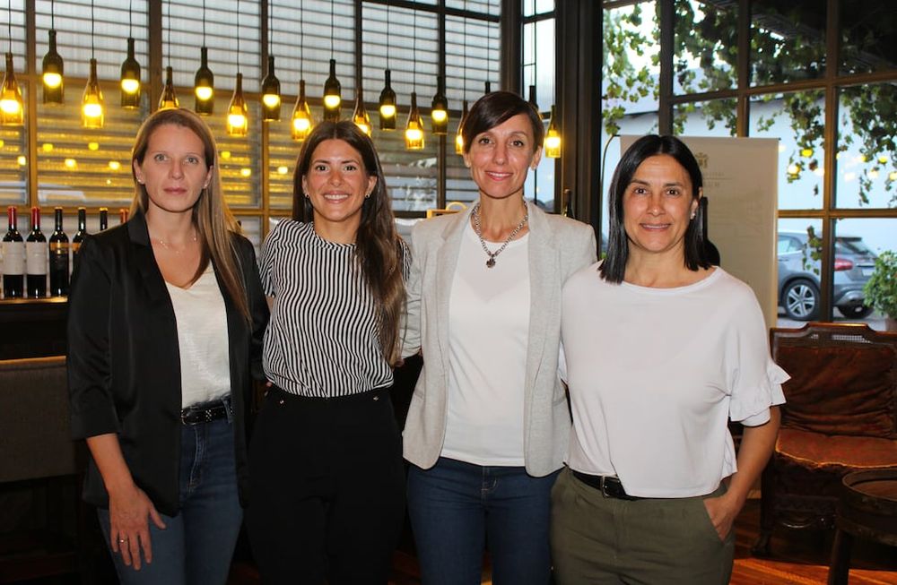 Las enólogas que guiaron la experiencia: Victoria Prandina, Denis Vicino, Jimena López y Andrea Ferreyra.