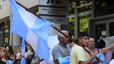 Los Andes | En el mes de febrero, los monotributistas marcharon por las calles del centro de Mendoza contra la aplicación de un impuesto “ilegal” de AFIP  (Foto Archivo)
