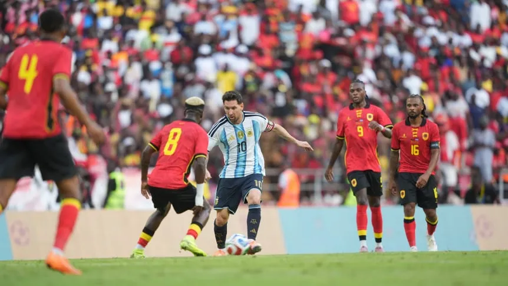 La Selección Argentina derrotó 2-0 a Angola en el último amistotos del 2025. La Selección Argentina derrotó 2-0 a Angola en el último amistotos del 2025.