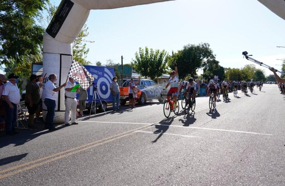 Nicolás Naranjo, el ganador de la sexta etapa de la 45° Vuelta de Mendoza. / LOS ANDES.