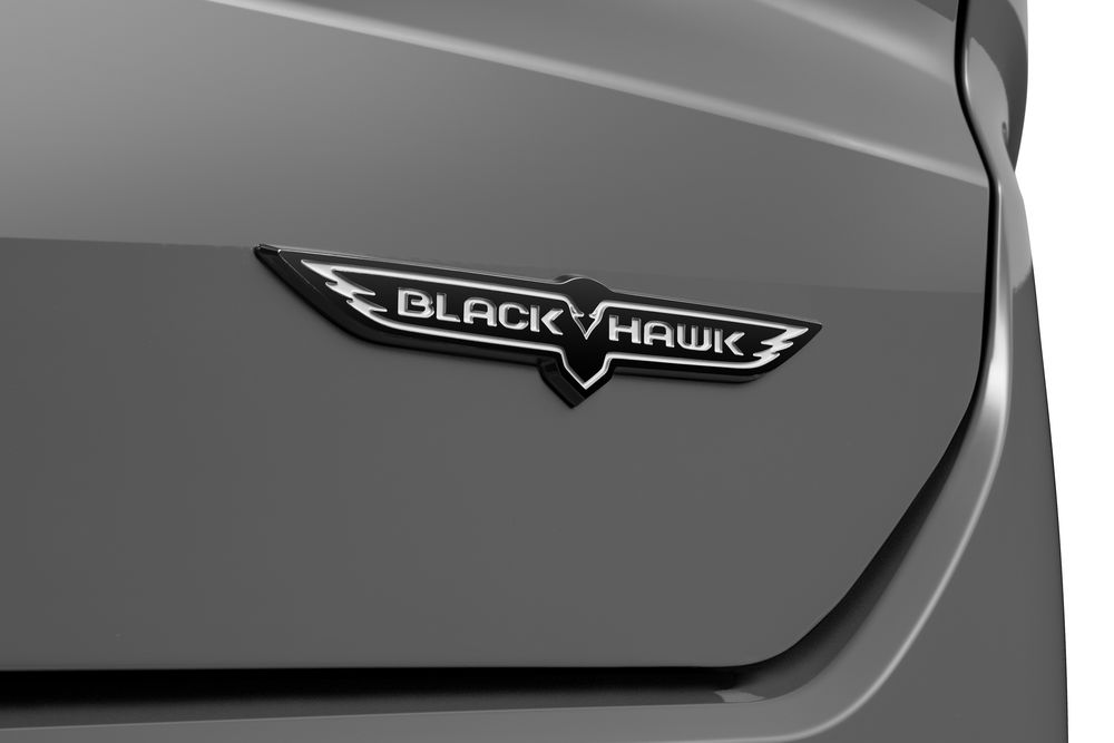 Jeep lanzó las versiones Blackhawk.