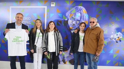 Los Andes | Matías Stevanato (intendente de Maipú), Viviana Gutiérrez (compañera de Marciano Cantero hasta sus últimos días), Marta Cantero (hermana del músico), Javier Cantero (hijo de Marciano) y Mario Araniti (músico, escritor y amigo del cantante).