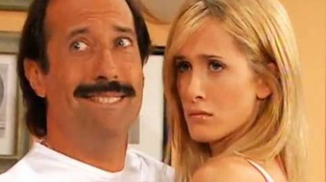 Guillermo Francella y Julieta Prandi en La Nena, uno de los sketches que quedó en el centro del debate.