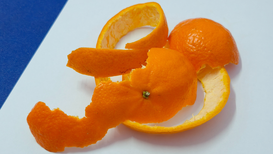 Descubrí los múltiples usos que tienen las cáscaras de naranja. Descubrí los múltiples usos que tienen las cáscaras de naranja.