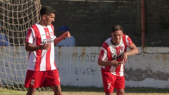 Matías Chimi Navarro festeja el primer gol de San Martín en la cancha de Murialdo. / Gentileza Prensa ACSM.
