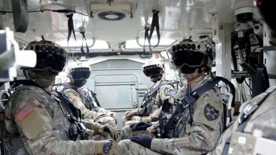 El ejército estadounidense planea distribuir 40 mil gafas inteligentes entre sus soldados, con las cuales podrán ver a través de muros y enlazarse de forma remota a cámaras estratégicas. Foto Ejército de los Estados Unidos.