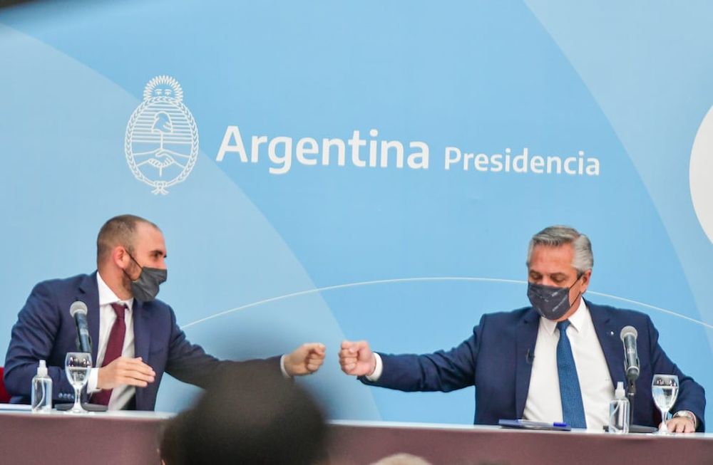 Martín Guzman junto Alberto Fernández en Casa rosada durante un acto . Foto Federico LopezClaro